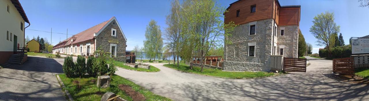 Hotel Jestrabi Černá v Pošumaví Exterior foto