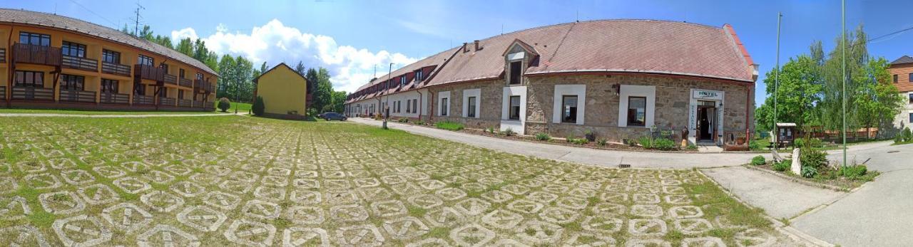 Hotel Jestrabi Černá v Pošumaví Exterior foto