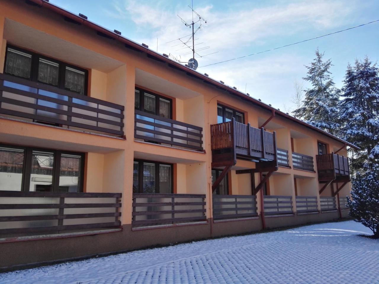 Hotel Jestrabi Černá v Pošumaví Exterior foto