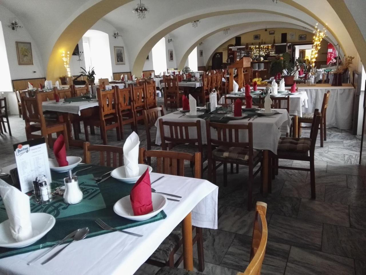 Hotel Jestrabi Černá v Pošumaví Exterior foto