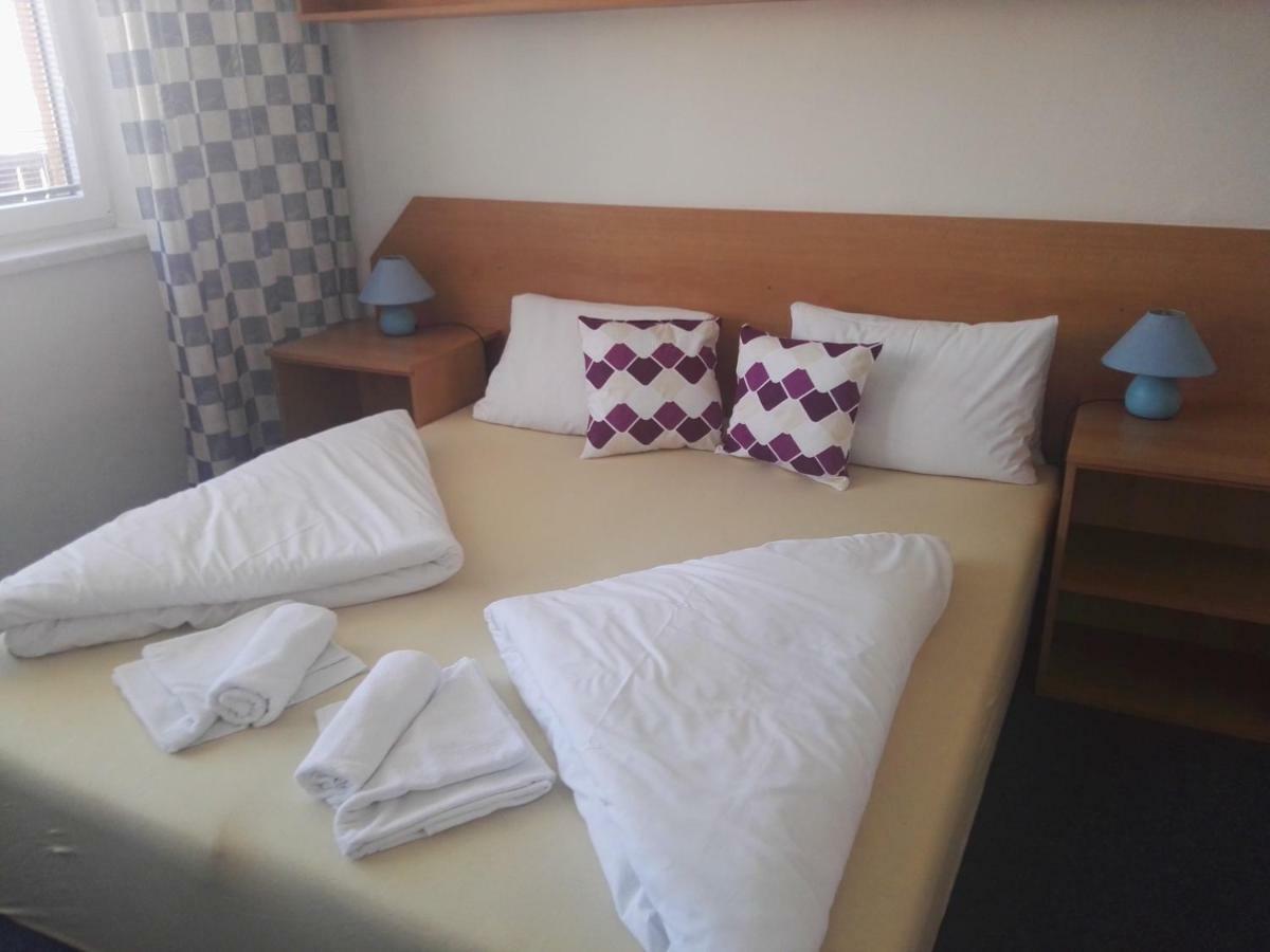 Hotel Jestrabi Černá v Pošumaví Exterior foto