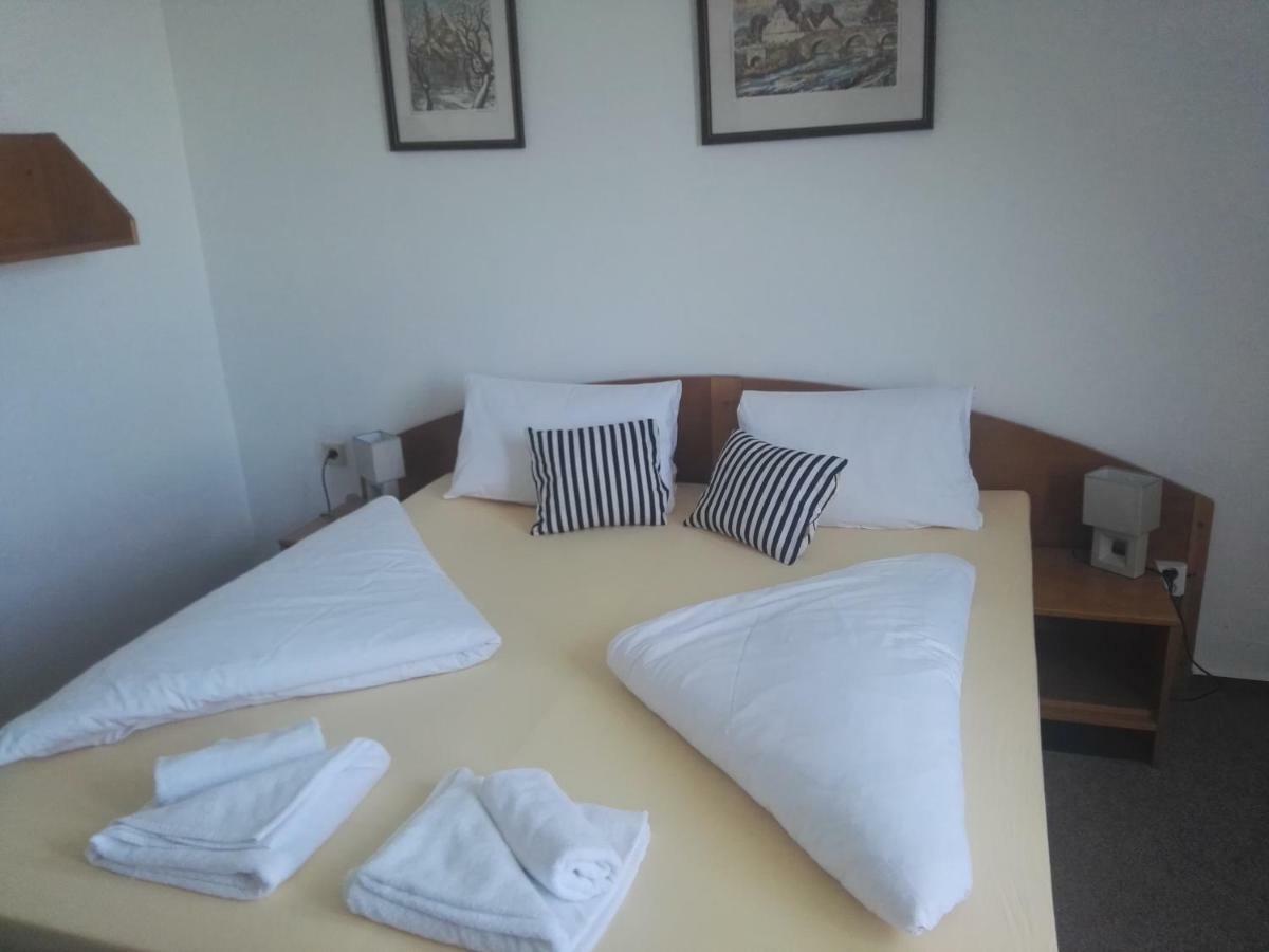 Hotel Jestrabi Černá v Pošumaví Exterior foto